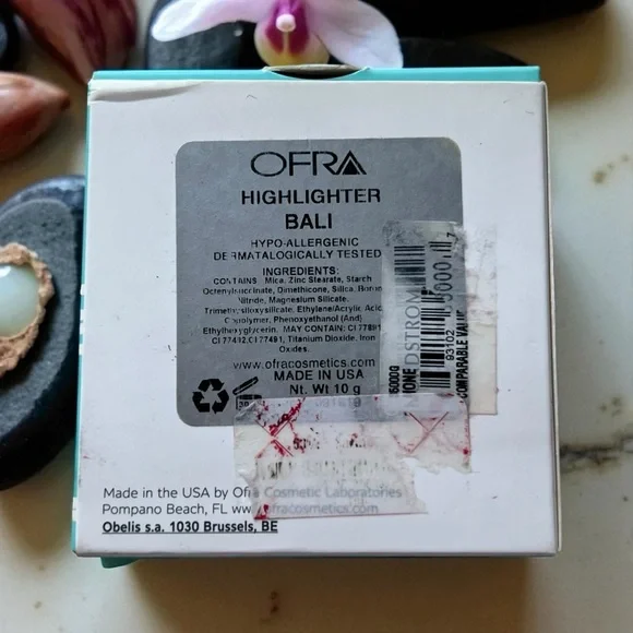 OFRA Pressed Powder Highlighter in BALI Hypo Allergenic New in Box - Picture 3 of 4